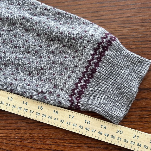 Levi Strauss XXL Men's Sweater Gray White Burgundy Hearts Pattern Long Sleeve - Picture 9 of 10